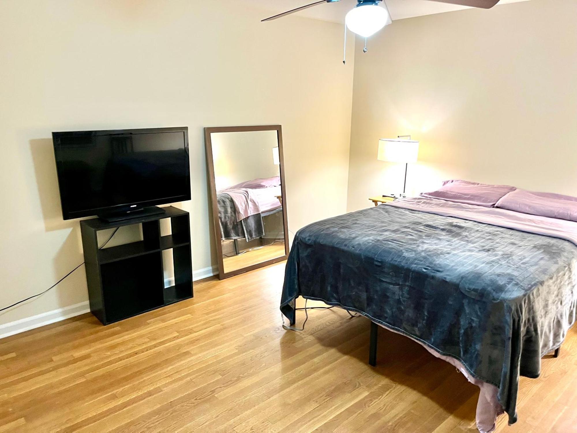 Cozy Sandy Springs In Apartment