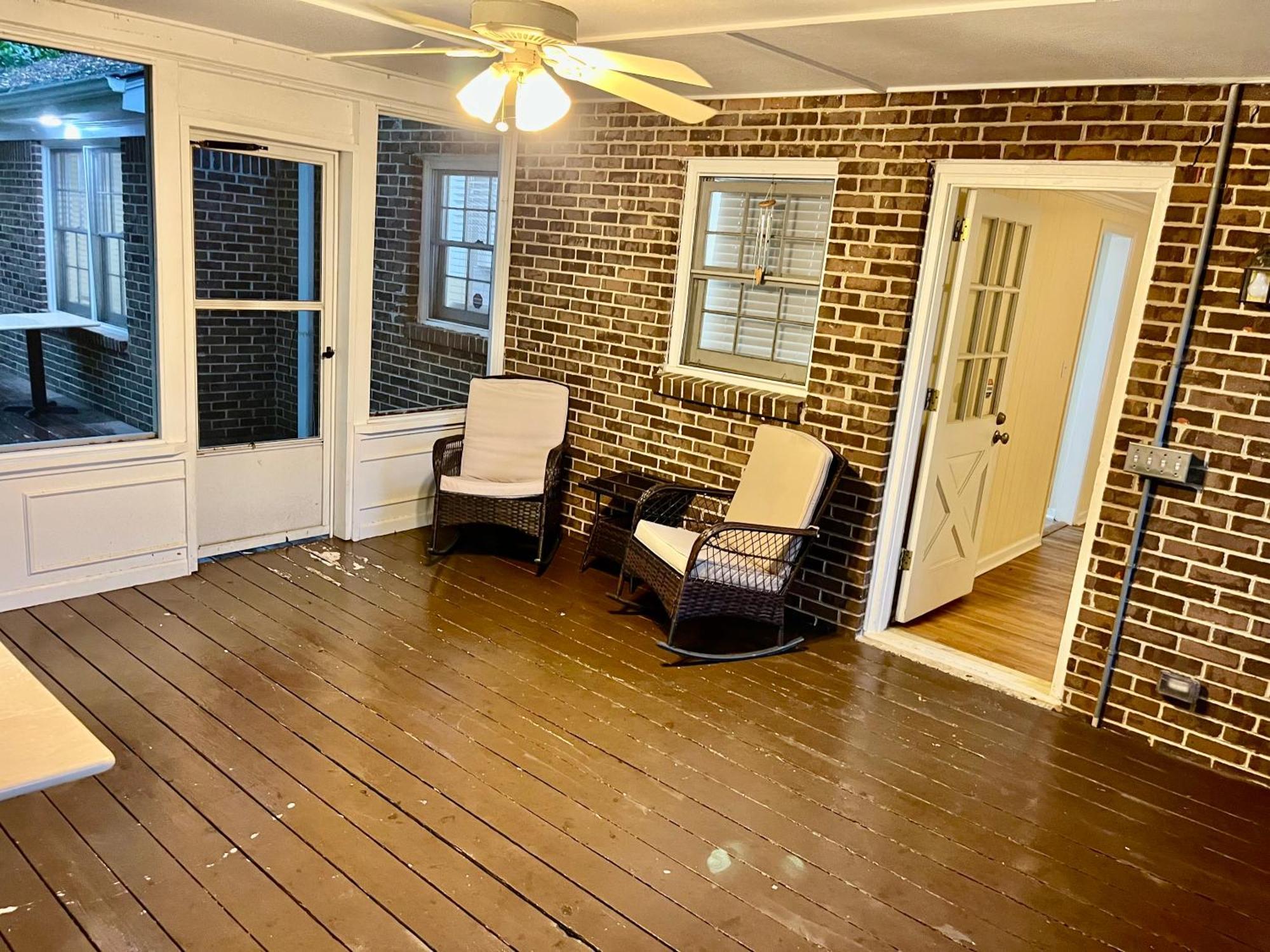 Cozy Sandy Springs In *